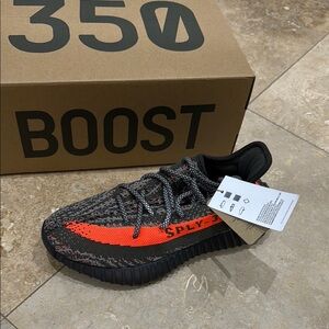 Yeezy‘s Adidas 350 V2